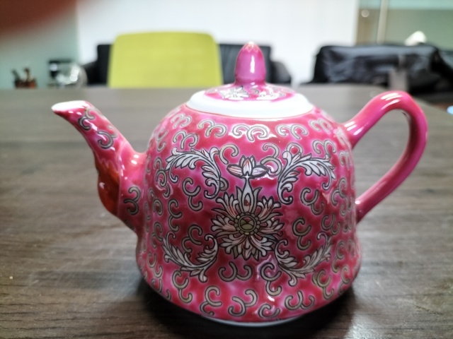古玩陶瓷胭脂紅粉彩花卉紋茶壺(已實物鑒真)拍賣,當前價格0元