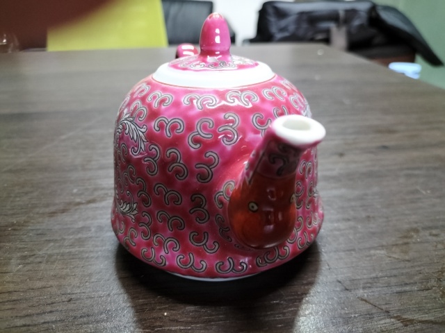 古玩陶瓷胭脂紅粉彩花卉紋茶壺(已實物鑒真)拍賣,當前價格0元