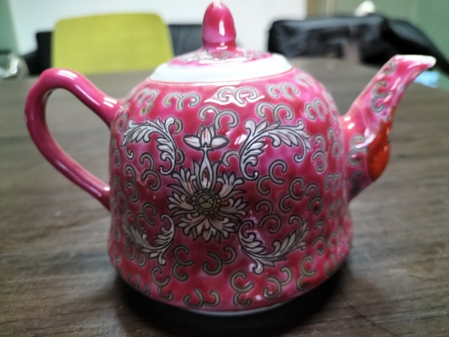 古玩陶瓷胭脂紅粉彩花卉紋茶壺(已實物鑒真)拍賣,當前價格0元