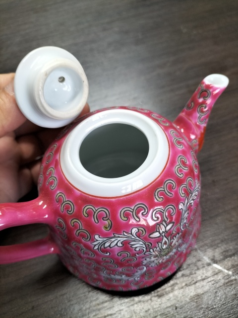 古玩陶瓷胭脂紅粉彩花卉紋茶壺(已實物鑒真)拍賣,當前價格0元