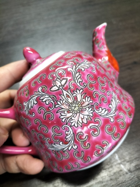 古玩陶瓷胭脂紅粉彩花卉紋茶壺(已實物鑒真)拍賣,當前價格0元