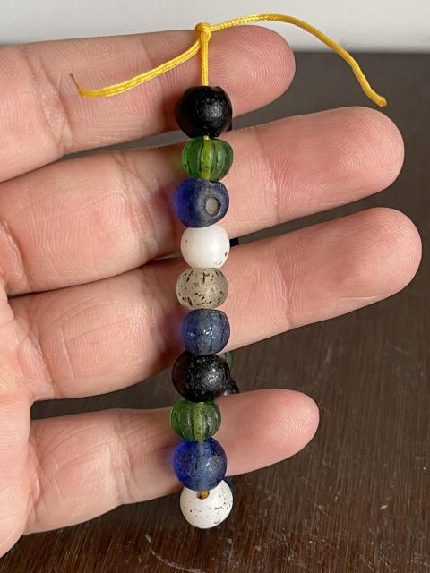 古玩雜項各色琉璃珠拍賣，當前價格900元