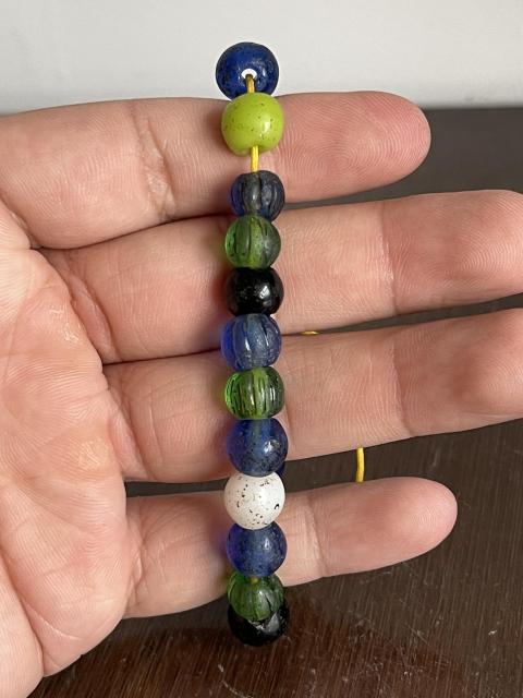古玩雜項各色琉璃珠拍賣，當前價格900元