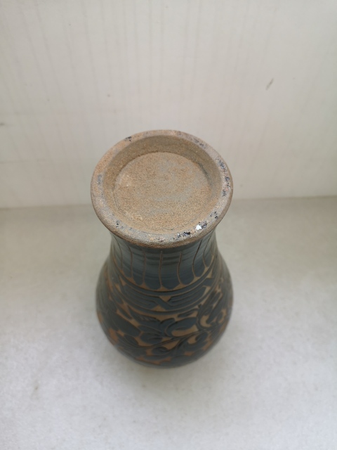 古玩陶瓷上世紀晚期磁州窯黑釉剔花花卉紋梅瓶拍賣,當前價格580元