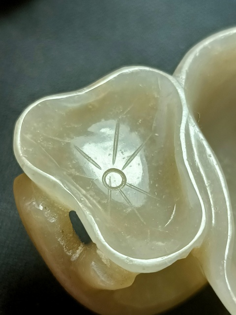 古玩玉器清·玉雕荷葉形洗真品鑒賞圖