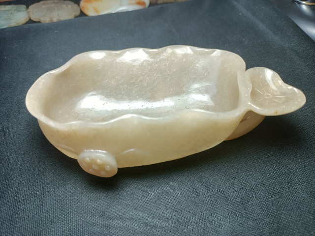 古玩玉器清·玉雕荷葉形洗真品鑒賞圖