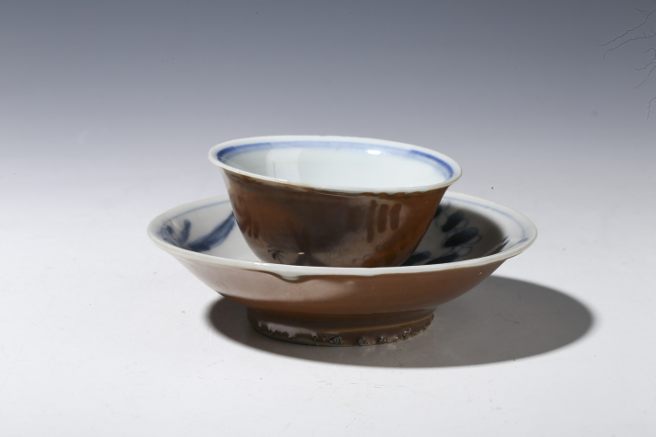 古玩陶瓷外醬釉內青花花卉茶杯一套拍賣,當前價格2500元