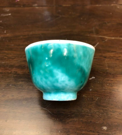 古玩陶瓷晚請同治時期吹綠釉杯拍賣,當前價格780元