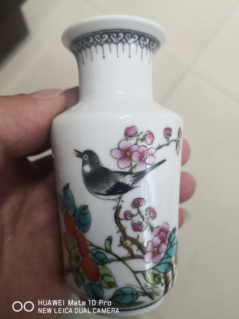 乾隆年製款、花鳥花紋扁瓶一对、二つ、箱付き A fine and rare blue and white vase, yuhuchunping, Seal mark