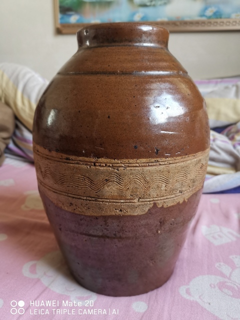 古玩陶瓷紫金釉刻水波紋梅瓶這種的很少。收藏佳品。過年放肉。拍賣，當前價格4888元