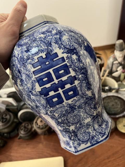 古玩陶瓷纏枝囍字紋將軍罐拍賣,當前價格399元