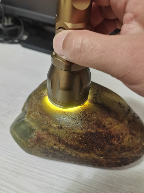 古玩玉器大放漏!!!新疆和田青玉籽料原石拍賣,當前價格2600元