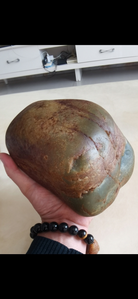 古玩玉器大放漏!!!新疆和田青玉籽料原石拍賣,當前價格2600元