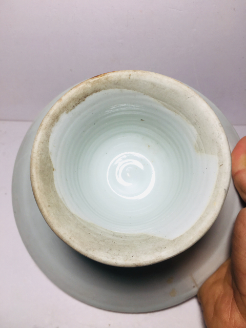 古玩陶瓷(面忠字款)舔白釉忠字青花高足盤拍賣,當前價格0元