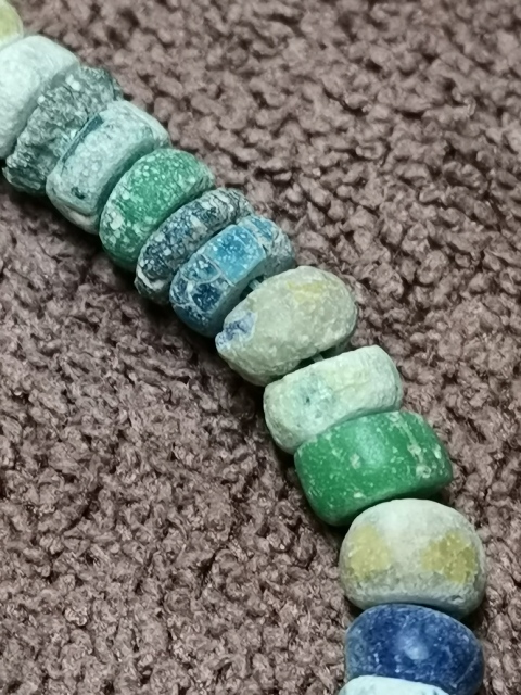 古玩雜項(xiàng)老琉璃珠串拍賣，當(dāng)前價格2222元