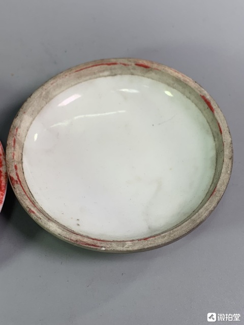 域鉴古玩】大清乾隆年制款花碟纹粉彩印泥盒拍卖价格/图片/值多少钱