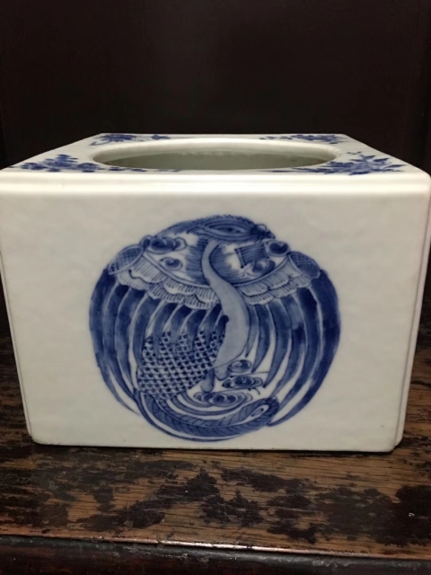 古玩陶瓷清中期團鳳紋花卉紋四方青花水盂拍賣,當前價格36800元