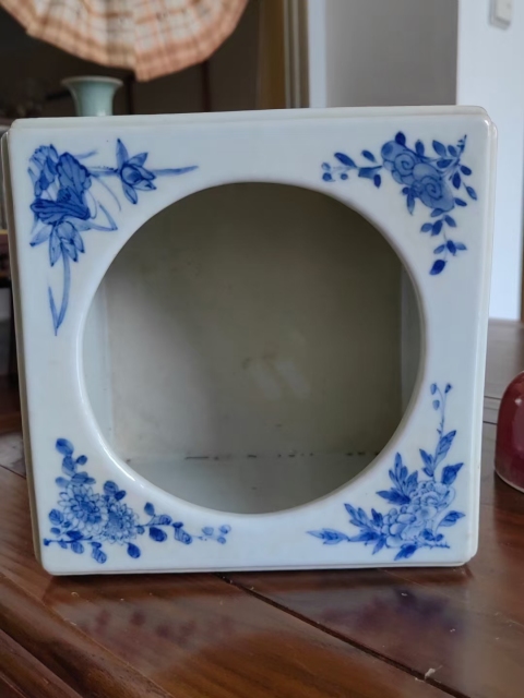 古玩陶瓷清中期團鳳紋花卉紋四方青花水盂拍賣,當前價格36800元