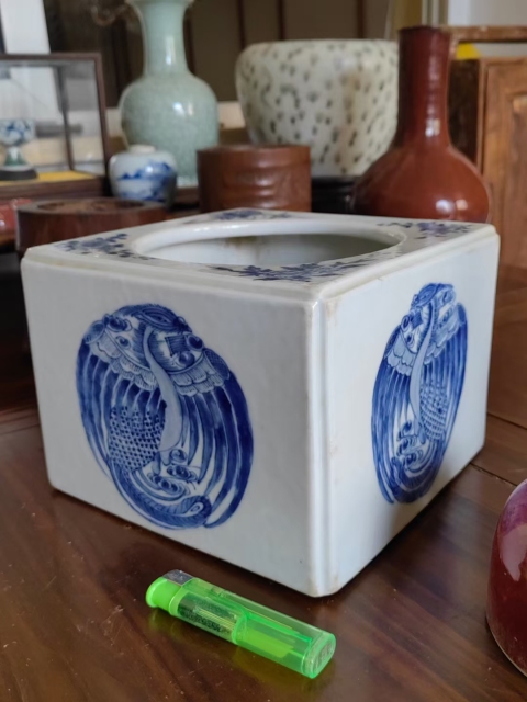 古玩陶瓷清中期團鳳紋花卉紋四方青花水盂拍賣,當前價格36800元