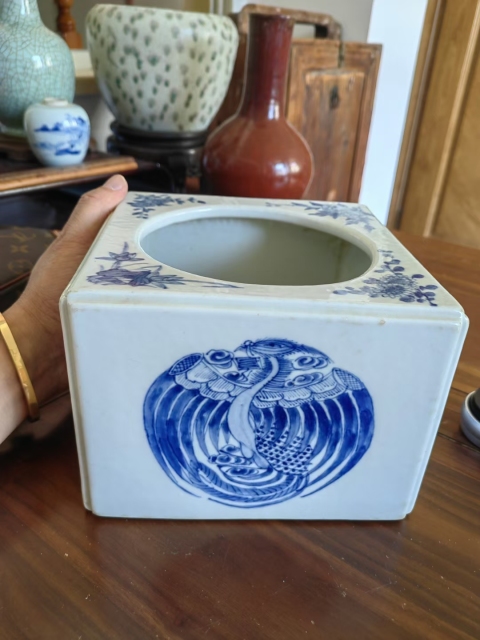 古玩陶瓷清中期團鳳紋花卉紋四方青花水盂拍賣,當前價格36800元