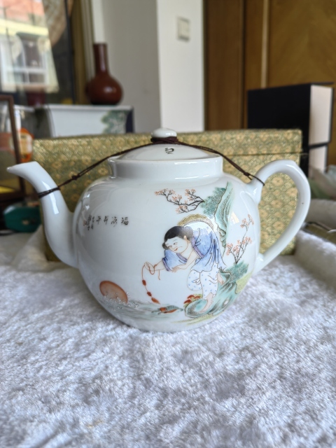 古玩陶瓷民國劉海戲金蟾粉彩執壺拍賣，當前價格12800元