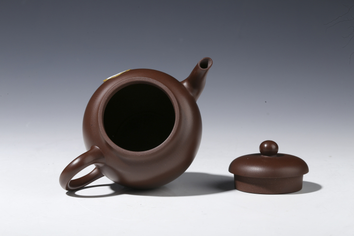 古玩陶瓷當(dāng)代·吳云 底槽清宮燈壺拍賣,當(dāng)前價格1500元