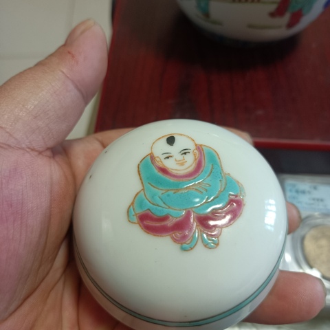 古玩陶瓷民國晚期左右人物紋蓋罐拍賣，當前價格1280元
