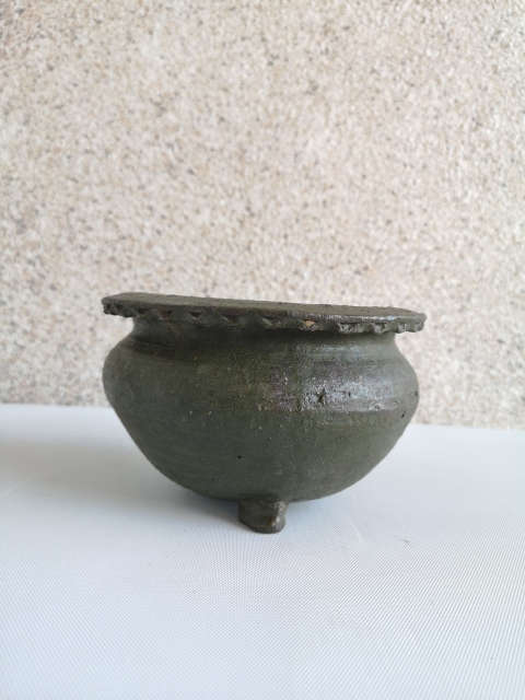 古玩陶瓷明末清初灰陶三足香爐拍賣,當前價格680元