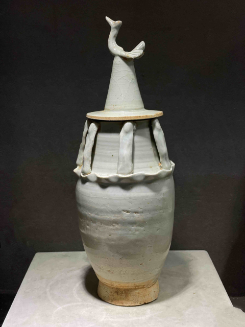 古玩陶瓷宋代館藏級青白釉貼塑人物紋瓶拍賣,當(dāng)前價(jià)格2980元