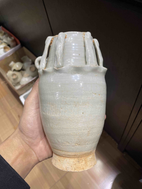 古玩陶瓷宋代館藏級青白釉貼塑人物紋瓶拍賣,當(dāng)前價(jià)格2980元