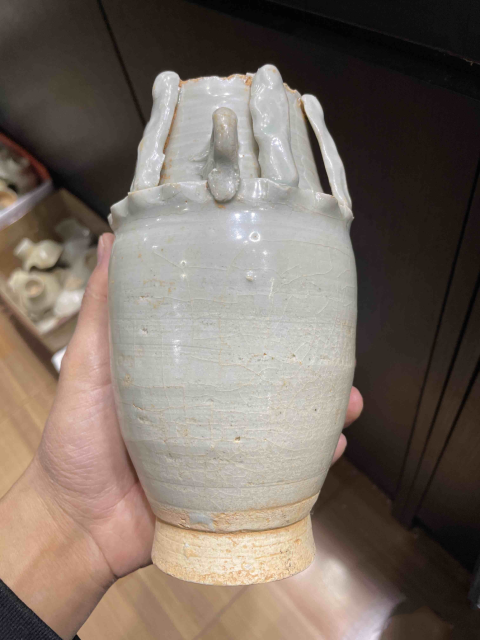 古玩陶瓷宋代館藏級青白釉貼塑人物紋瓶拍賣,當(dāng)前價(jià)格2980元