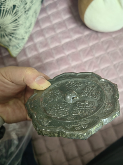 古玩銅器唐代八角團(tuán)花鏡拍賣(mài)，當(dāng)前價(jià)格88000元
