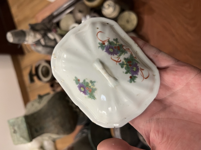 古玩陶瓷民國花卉紋蓋盒拍賣，當前價格299元