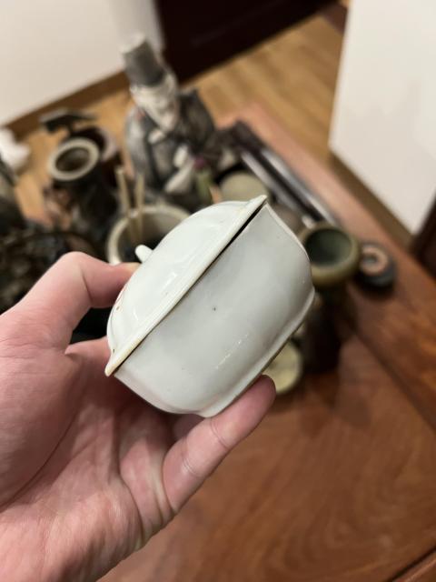 古玩陶瓷民國花卉紋蓋盒拍賣，當前價格299元