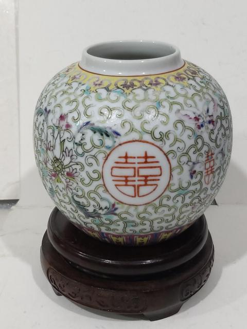 古玩陶瓷出口創(chuàng)匯期花蝶吉語紋粉彩罐拍賣,當(dāng)前價(jià)格368元