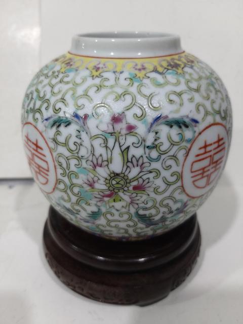古玩陶瓷出口創(chuàng)匯期花蝶吉語紋粉彩罐拍賣,當(dāng)前價(jià)格368元