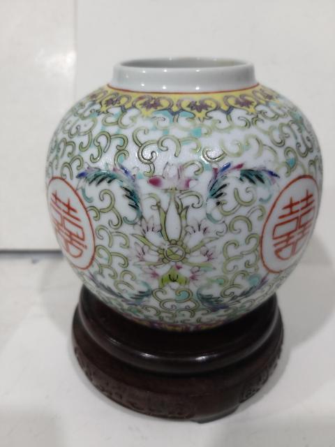古玩陶瓷出口創(chuàng)匯期花蝶吉語紋粉彩罐拍賣,當(dāng)前價(jià)格368元