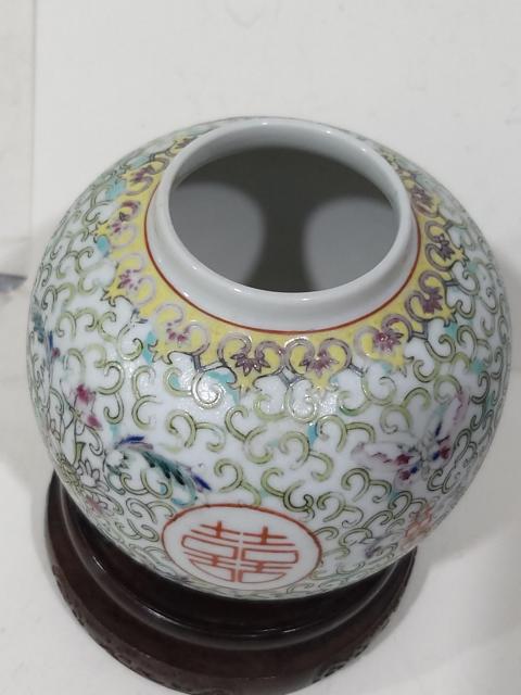 古玩陶瓷出口創(chuàng)匯期花蝶吉語紋粉彩罐拍賣,當(dāng)前價(jià)格368元