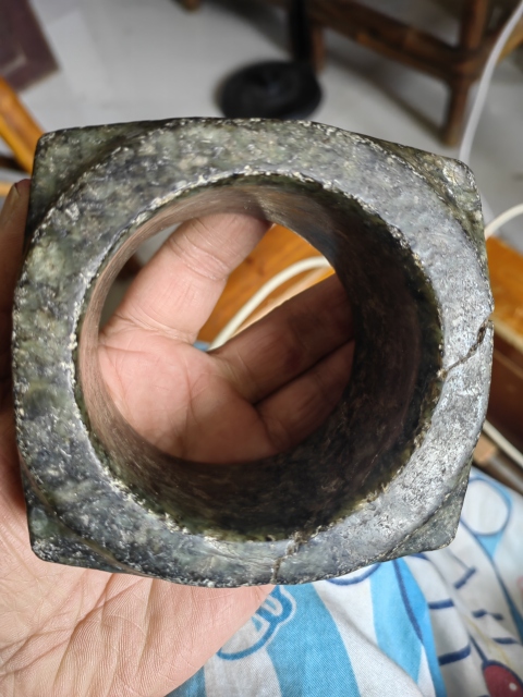 古玩玉器地方硬玉琮拍賣，當前價格6800元