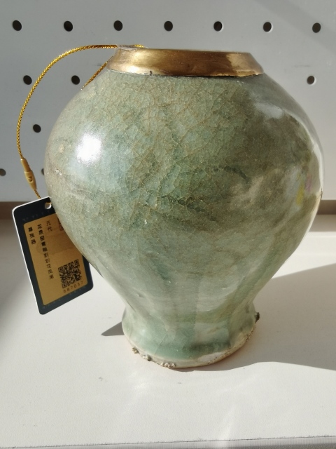 古玩陶瓷元代?龍泉窯刻劃花鳳尾尊拍賣,當前價格1300元
