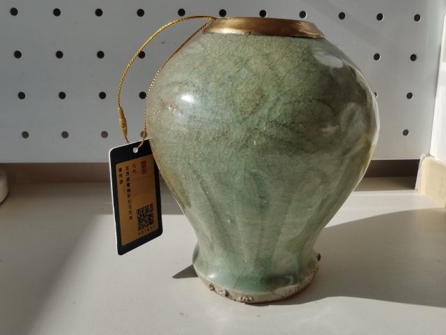 古玩陶瓷元代?龍泉窯刻劃花鳳尾尊拍賣,當前價格1300元