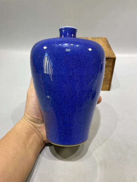 古玩陶瓷灑藍釉梅瓶拍賣，當前價格18000元