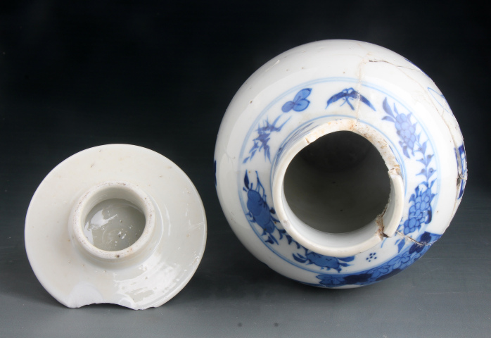 古玩陶瓷7265】清晚期  青花庭院教子圖梅瓶拍賣，當前價格1880元