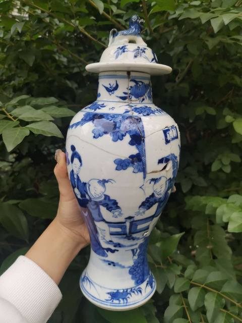 古玩陶瓷7265】清晚期  青花庭院教子圖梅瓶拍賣，當前價格1880元