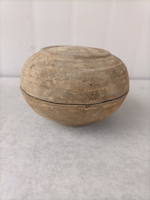 古玩陶瓷灰陶彩繪蓋盒拍賣，當(dāng)前價(jià)格600元