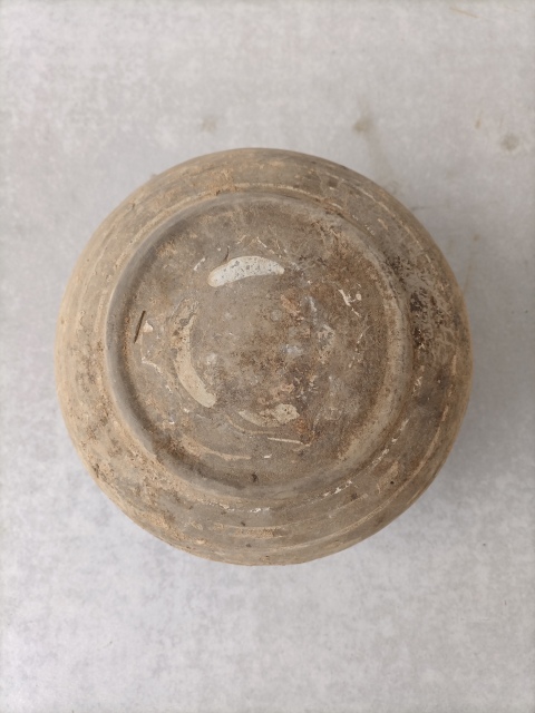 古玩陶瓷灰陶彩繪蓋盒拍賣，當(dāng)前價(jià)格600元