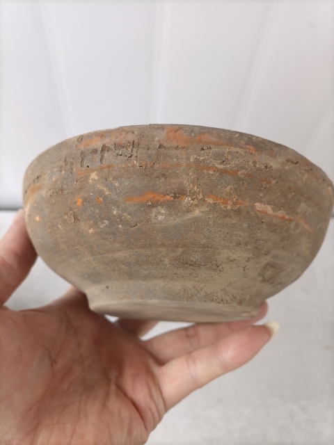 古玩陶瓷灰陶彩繪蓋盒拍賣，當(dāng)前價(jià)格600元