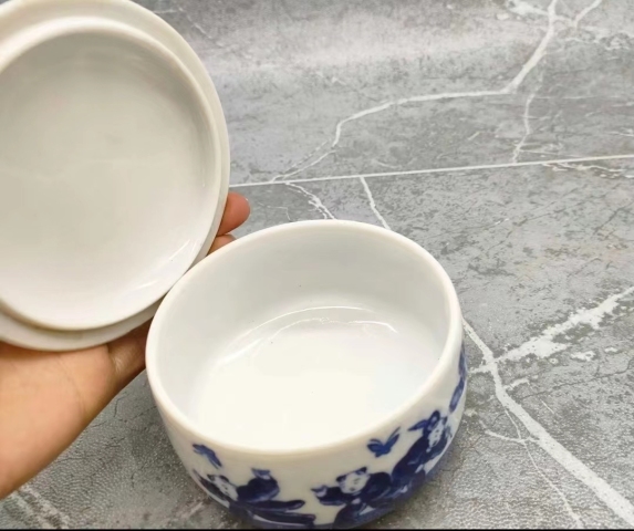 古玩陶瓷六十至八十年代嬰戲紋青花蓋碗拍賣,當(dāng)前價(jià)格220元