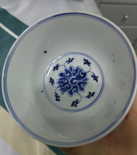 古玩陶瓷清光緒官窯青花纏枝蓮紋碗拍賣，當前價格16000元