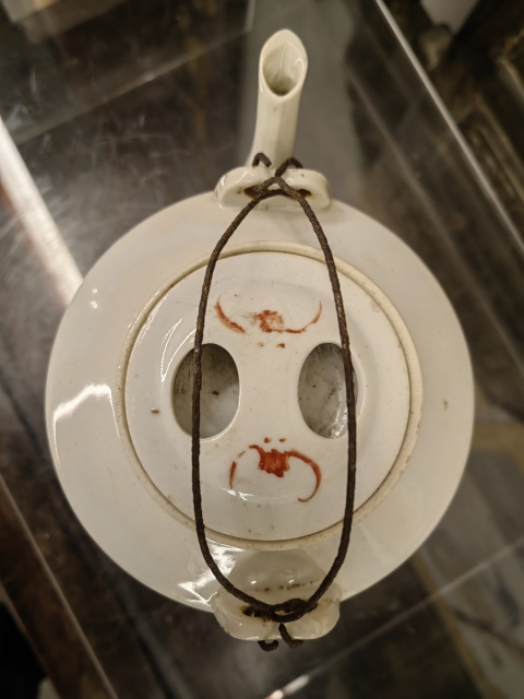 古玩陶瓷民國(guó)粉彩雄雞圖壺拍賣,當(dāng)前價(jià)格4500元